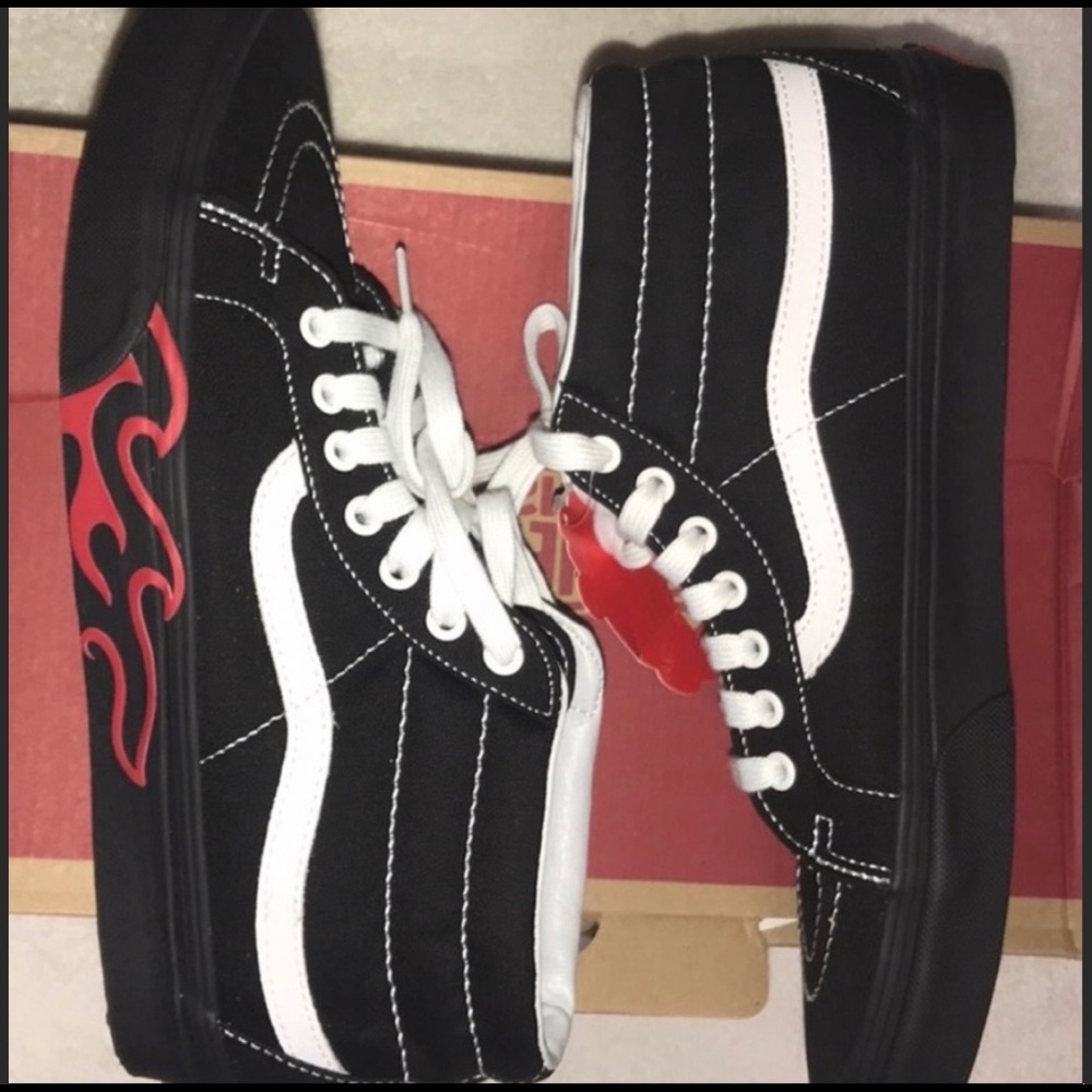 >🔥Ⓜ️SK8-MID REISSUE RED FLAME CUT OUT BLACK CANVAS BRAND NEW AUTHENTIC VANS